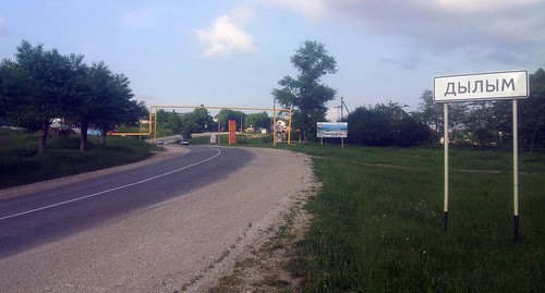 Entrance to the village of Dylym (Dagestan). Photo: Umar Dagirov, https://ru.wikipedia.org/wiki/Дылым#/media/File:Въезд_в_Дылым_(2).jpg Entrance to the village of Dylym (Dagestan). Photo: Umar Dagirov, https://ru.wikipedia.org/wiki/Дылым#/media/File:Въезд_в_Дылым_(2).jpg