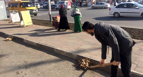 Community works in Grozny. Photo: http://www.grozny-inform.ru/LoadedImages/2018/11/09/IMG_1553_w1200_h800.jpg Community works in Grozny. Photo: http://www.grozny-inform.ru/LoadedImages/2018/11/09/IMG_1553_w1200_h800.jpg