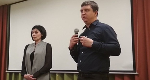 Anna Zavgorodnyaya, the mother of Artyom Ponomarchuk, and Sergey Romanov, the head of the Krasnodar branch of the "Committee against Torture", at the presentation of the film named "Extreme South". Photo by Anna Gritsevich for the "Caucasian Knot" Anna Zavgorodnyaya, the mother of Artyom Ponomarchuk, and Sergey Romanov, the head of the Krasnodar branch of the "Committee against Torture", at the presentation of the film named "Extreme South". Photo by Anna Gritsevich for the "Caucasian Knot"