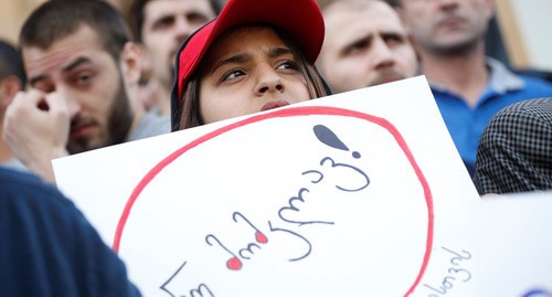 A participant of the action in support of the murdered schoolboys holds a poster with an inscription "Don't kill!" Tbilisi, June 1, 2018. Photo: REUTERS/David Mdzinarishvili A participant of the action in support of the murdered schoolboys holds a poster with an inscription "Don't kill!" Tbilisi, June 1, 2018. Photo: REUTERS/David Mdzinarishvili