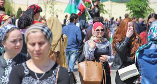 Women in Grozny. Photo by Magomed Magomedov for the "Caucasian Knot" Women in Grozny. Photo by Magomed Magomedov for the "Caucasian Knot"