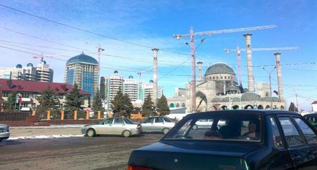 Mosque under construction in Shali, February 2017. Photo: Djalvadi Malaev, https://www.facebook.com/photo.php?fbid=1896186753947512&set=a.1389980897901436.1073741828.100006686164700&type=3&theater, CC BY-SA 3.0, https://commons.wikimedia.org/w/index.php?curid=55766501 Mosque under construction in Shali, February 2017. Photo: Djalvadi Malaev, https://www.facebook.com/photo.php?fbid=1896186753947512&set=a.1389980897901436.1073741828.100006686164700&type=3&theater, CC BY-SA 3.0, https://commons.wikimedia.org/w/index.php?curid=55766501
