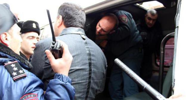 Participant of protest rally in Yerevan is being detained, March 14, 2019. Photo by Tigran Petrosyan for the Caucasian Knot Participant of protest rally in Yerevan is being detained, March 14, 2019. Photo by Tigran Petrosyan for the Caucasian Knot