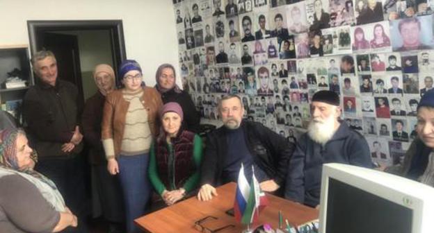 Relatives of the people disappeared during the war at a meeting with Alexander Mukomolov, a member of the presidential Human Rights Council (HRC), in March 2019 in Grozny. Photo from the website of the HRC, http://president-sovet.ru/presscenter/news/read/5345/ Relatives of the people disappeared during the war at a meeting with Alexander Mukomolov, a member of the presidential Human Rights Council (HRC), in March 2019 in Grozny. Photo from the website of the HRC, http://president-sovet.ru/presscenter/news/read/5345/