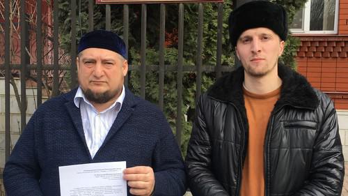 Magomed Mutsolgov, Chairman of the initiative group (on the left), near the Central Electoral Commission of Ingushetia on March 20, 2019. Photo form the rights defender's blog on the "Caucasian Knot" https://www.kavkaz-uzel.eu/blogs/342/posts/37019?fbclid=IwAR1G5W_YbKvd3f6EkhufLuaXjjDOh5lKwOeb1gRNSotNxnxFMEXMWmR4EgY Magomed Mutsolgov, Chairman of the initiative group (on the left), near the Central Electoral Commission of Ingushetia on March 20, 2019. Photo form the rights defender's blog on the "Caucasian Knot" https://www.kavkaz-uzel.eu/blogs/342/posts/37019?fbclid=IwAR1G5W_YbKvd3f6EkhufLuaXjjDOh5lKwOeb1gRNSotNxnxFMEXMWmR4EgY