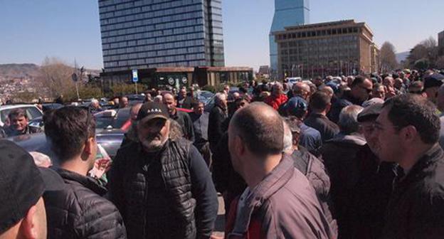 Protest action of taxi drivers in Tbilisi, March 27, 2019. Photo by Beslan Kmuzov for the Caucasian Knot Protest action of taxi drivers in Tbilisi, March 27, 2019. Photo by Beslan Kmuzov for the Caucasian Knot