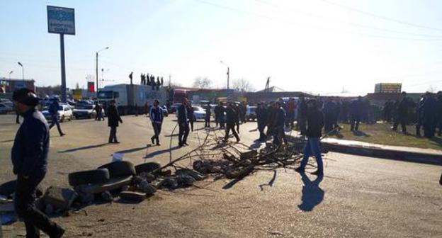 The Ekazhevo circle where the trafficon the federal highway was blocked, March 27, 2019. Photo by Umar Yovloi for the Caucasian Knot The Ekazhevo circle where the trafficon the federal highway was blocked, March 27, 2019. Photo by Umar Yovloi for the Caucasian Knot