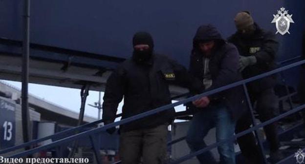 Detained Magomed Nurov (centre). Screenshot from video posted by the Investigative Committee of the Russian Federation, https://www.youtube.com/watch?time_continue=3&v=o6iwQMehugM Detained Magomed Nurov (centre). Screenshot from video posted by the Investigative Committee of the Russian Federation, https://www.youtube.com/watch?time_continue=3&v=o6iwQMehugM