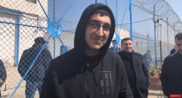 Bairam Mamedov after being pardoned. Screenshot from Youtube video posted by MeydanTV, https://www.youtube.com/watch?v=SLRlTINa17c Bairam Mamedov after being pardoned. Screenshot from Youtube video posted by MeydanTV, https://www.youtube.com/watch?v=SLRlTINa17c