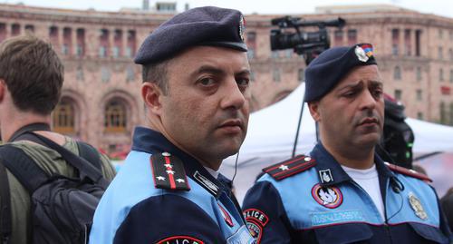 The police officers. Photo by Tigran Petrosyan for the "Caucasian Knot" The police officers. Photo by Tigran Petrosyan for the "Caucasian Knot"