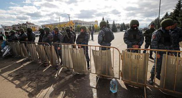 Law enforcers, Magas, October 2018. Photo: REUTERS/Maxim Shemetov Law enforcers, Magas, October 2018. Photo: REUTERS/Maxim Shemetov