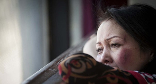 A woman with traces of beatings. Photo: RFE/RL, https://rus.azattyk.org/ A woman with traces of beatings. Photo: RFE/RL, https://rus.azattyk.org/