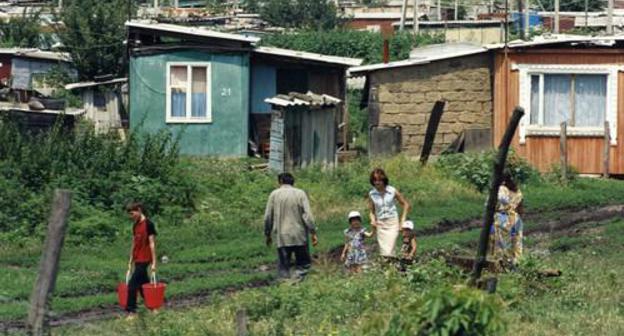 Residents of barracks in Maisky, 1990s. Photo by Tatiana Gantimurova for the Caucasian Knot Residents of barracks in Maisky, 1990s. Photo by Tatiana Gantimurova for the Caucasian Knot