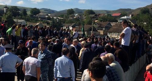 Residents of the Kendelen village, Kabardino-Balkaria, September 2018. Photo by Tamara Gerieva for the "Caucasian Knot" Residents of the Kendelen village, Kabardino-Balkaria, September 2018. Photo by Tamara Gerieva for the "Caucasian Knot"