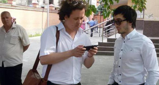 Albert Khamkhoev (on the left) with his advocate. Photo by Umar Yovloy for the "Caucasian Knot" Albert Khamkhoev (on the left) with his advocate. Photo by Umar Yovloy for the "Caucasian Knot"