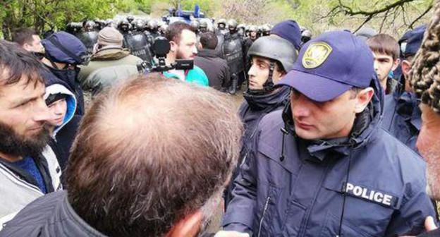 Policeman during clashes between police and protesters against construction of HPP in Pankisi Gorge. Photo: Radio Way / FB https://www.facebook.com/radioway.ge/photos/a.215287378816423/877983559213465/?type=3&theater Policeman during clashes between police and protesters against construction of HPP in Pankisi Gorge. Photo: Radio Way / FB https://www.facebook.com/radioway.ge/photos/a.215287378816423/877983559213465/?type=3&theater