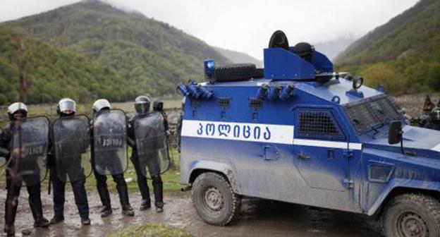 Police in the village of Birkiani (Georgia), April 21, 2019. Photo: REUTERS/Ekaterina Anchevskaya Police in the village of Birkiani (Georgia), April 21, 2019. Photo: REUTERS/Ekaterina Anchevskaya