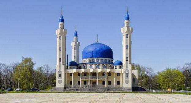 Cathedral Mosque in Maikop. Photo: Sergei Demeshkin, http://www.flickr.com/photos/160124708@N03/41485027484 Cathedral Mosque in Maikop. Photo: Sergei Demeshkin, http://www.flickr.com/photos/160124708@N03/41485027484