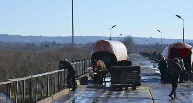 The Ingur border checkpoint. Photo © Sputnik Robert Djopua https://sputnik-abkhazia.ru/Abkhazia/20170128/1020312855/nadaraya-o-mitinge-v-gale-kazhdyj-xochet-chtoby-kpp-byl-u-ego-kalitki.html The Ingur border checkpoint. Photo © Sputnik Robert Djopua https://sputnik-abkhazia.ru/Abkhazia/20170128/1020312855/nadaraya-o-mitinge-v-gale-kazhdyj-xochet-chtoby-kpp-byl-u-ego-kalitki.html