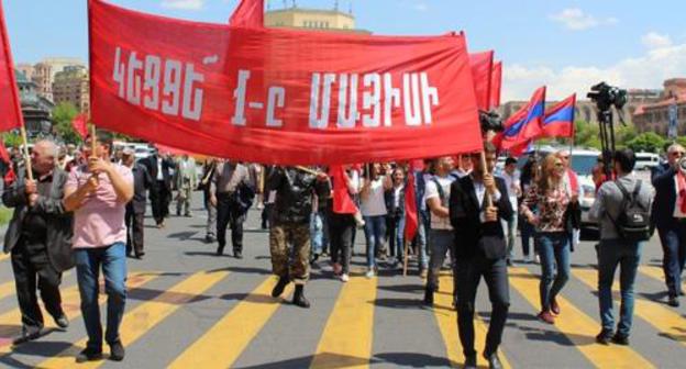 Participants of the May 1 rally in Yerevan. Photo by Tigran Petrosyan for the "Caucasian Knot" Participants of the May 1 rally in Yerevan. Photo by Tigran Petrosyan for the "Caucasian Knot"
