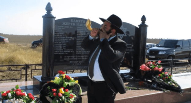 Screenshot of the video of the opening of a monument to Holocaust victims in the village of Stepnoy in Stavropol Territory https://www.youtube.com/watch?v=Y25Dgt3qh9A Screenshot of the video of the opening of a monument to Holocaust victims in the village of Stepnoy in Stavropol Territory https://www.youtube.com/watch?v=Y25Dgt3qh9A