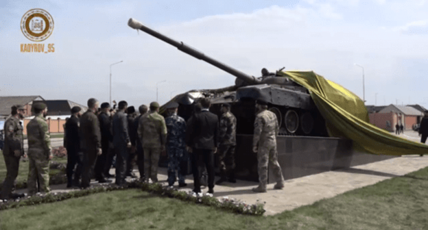 Screenshot of the opening of the T-72 tank monument in Shali on May 2, 2019, https://vk.com/wall279938622_395197 Screenshot of the opening of the T-72 tank monument in Shali on May 2, 2019, https://vk.com/wall279938622_395197
