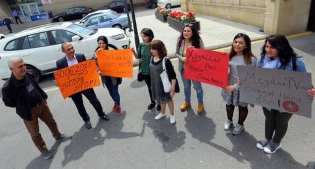 A protest action of journalists against the restriction of their right to leave Azerbaijan. Baku, May 3, 2019. Photo by Aziz Karimov for the "Caucasian Knot" A protest action of journalists against the restriction of their right to leave Azerbaijan. Baku, May 3, 2019. Photo by Aziz Karimov for the "Caucasian Knot"