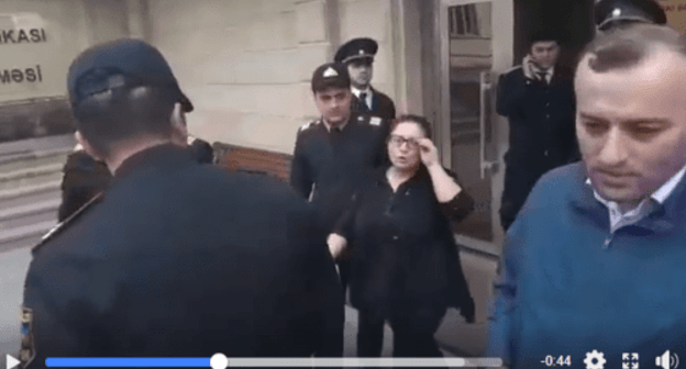 Shafag Agabalaeva, a journalist, leaves the court on May 3, 2019. Screenshot of the video https://www.facebook.com/shefeq.agacan/posts/1038020389919082 Shafag Agabalaeva, a journalist, leaves the court on May 3, 2019. Screenshot of the video https://www.facebook.com/shefeq.agacan/posts/1038020389919082