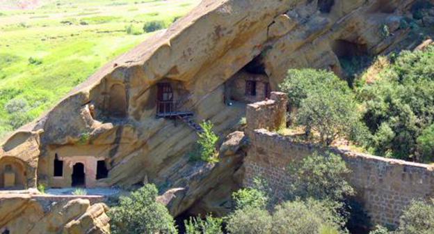 "David Garedja" Monastery Complex. Photo: Wojciech Bijok https://ru.wikipedia.org/wiki/Давид-Гареджа#/media/File:David_Gareja_monastery_complex6.jpg "David Garedja" Monastery Complex. Photo: Wojciech Bijok https://ru.wikipedia.org/wiki/Давид-Гареджа#/media/File:David_Gareja_monastery_complex6.jpg