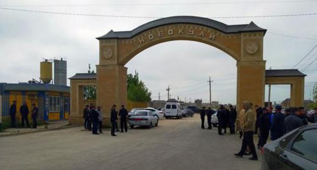 About 300 people gathered for a rally in Novokuli village in Dagestan. Photo by Ilyas Kapiev for the Caucasian Knot About 300 people gathered for a rally in Novokuli village in Dagestan. Photo by Ilyas Kapiev for the Caucasian Knot