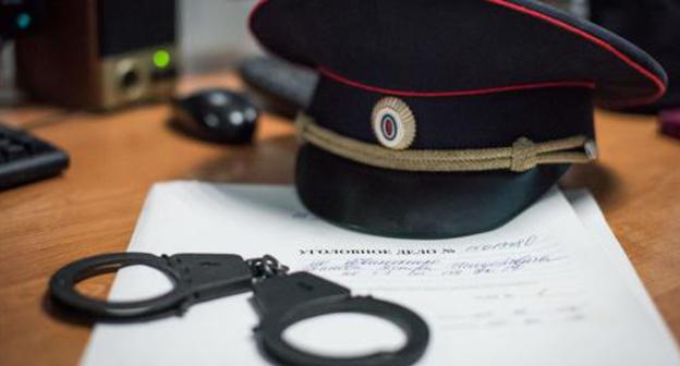 Handcuffs. Photo: © Elena Sineok, Yuga.ru Handcuffs. Photo: © Elena Sineok, Yuga.ru