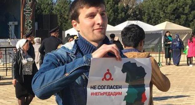 Ismail Nalgiev takes part in rally in Nazran, November 4, 2018. Photo by Magomed Mutsolgov for the Caucasian Knot Ismail Nalgiev takes part in rally in Nazran, November 4, 2018. Photo by Magomed Mutsolgov for the Caucasian Knot