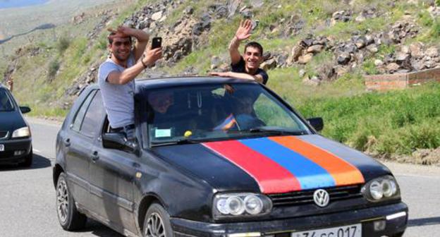 Participants of a motor rally in Armenia against the development of the Amulsar gold deposit. Photo by Tigran Petrosyan for the "Caucasian Knot" Participants of a motor rally in Armenia against the development of the Amulsar gold deposit. Photo by Tigran Petrosyan for the "Caucasian Knot"