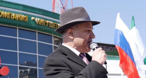 Akhmed Pogorov delivers a speech at the rally in Magas on March 26, 2019. Photo: screenshot of the video by Fortanga.org on YouTube
https://www.youtube.com/watch?v=jrjj8zCPYyY