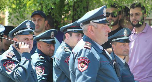 Policemen at the courthouse in Yerevan. Photo by Tigran Petrosyan for the Caucasian Knot Policemen at the courthouse in Yerevan. Photo by Tigran Petrosyan for the Caucasian Knot