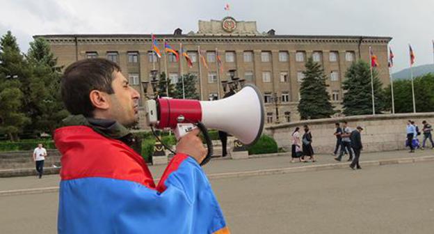 Activist Tigran Petrosyan, Stepanakert, Nagorno-Karabakh, May 20, 2019. Photo by Alvard Grigoryan for the Caucasian Knot Activist Tigran Petrosyan, Stepanakert, Nagorno-Karabakh, May 20, 2019. Photo by Alvard Grigoryan for the Caucasian Knot