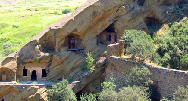 David Gareja Monastery Complex. Photo: Wojciech Bijok https://ru.wikipedia.org/wiki/Давид-Гареджа#/media/File:David_Gareja_monastery_complex6.jpg David Gareja Monastery Complex. Photo: Wojciech Bijok https://ru.wikipedia.org/wiki/Давид-Гареджа#/media/File:David_Gareja_monastery_complex6.jpg
