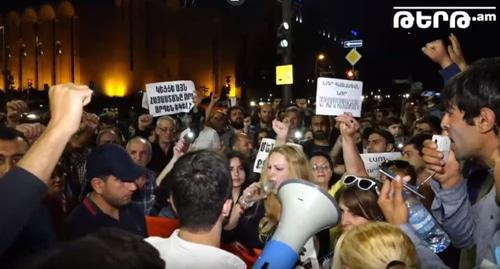 A rally of the opponents of Robert Kocharyan in Yerevan on May 25, 2019. Photo: screenshot of the video by the Tert.am channel https://www.youtube.com/watch?time_continue=5798&v=0l9W8exH9xE A rally of the opponents of Robert Kocharyan in Yerevan on May 25, 2019. Photo: screenshot of the video by the Tert.am channel https://www.youtube.com/watch?time_continue=5798&v=0l9W8exH9xE