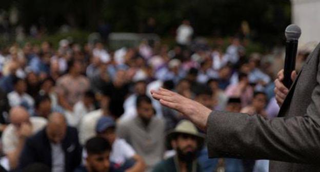 Believers during a prayer. Photo: REUTERS/Amr Alfiky Believers during a prayer. Photo: REUTERS/Amr Alfiky