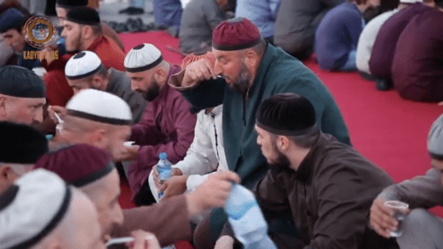 A mass iftar in Grozny on May 31, 2019. Screenshot of the video https://vk.com/ramzan?w=wall279938622_403459 A mass iftar in Grozny on May 31, 2019. Screenshot of the video https://vk.com/ramzan?w=wall279938622_403459