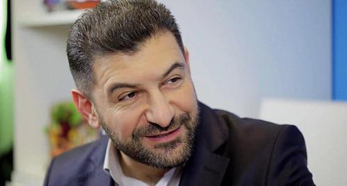 Fuad Abbasov. Screenshot from video by Paxlava Production https://www.youtube.com/watch?v=PaYRKcRFd9w Fuad Abbasov. Screenshot from video by Paxlava Production https://www.youtube.com/watch?v=PaYRKcRFd9w