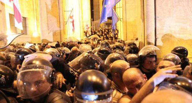 Dispersal of protest rally in Tbilisi, June 21, 2019. Photo: REUTERS/Irakli Gedenidze Dispersal of protest rally in Tbilisi, June 21, 2019. Photo: REUTERS/Irakli Gedenidze