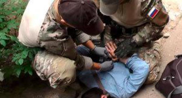 Detention. Photo: NAC press service, http://nac.gov.ru/terrorizmu-net/presechena-deyatelnost-zakonspirirovannoy-yacheyki.html Detention. Photo: NAC press service, http://nac.gov.ru/terrorizmu-net/presechena-deyatelnost-zakonspirirovannoy-yacheyki.html
