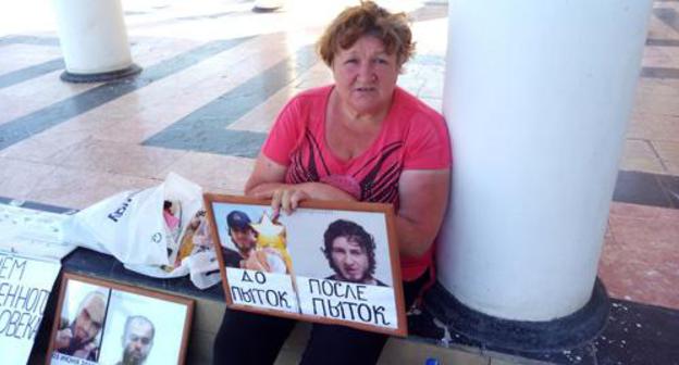 Elena Barzukaeva resumes her hunger strike, Derbent, June 28, 2019. Photo by Murad Muradov for the Caucasian Knot Elena Barzukaeva resumes her hunger strike, Derbent, June 28, 2019. Photo by Murad Muradov for the Caucasian Knot