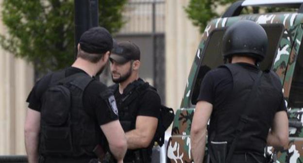 Law enforcers. Photo: REUTERS/Said Tsarnayev Law enforcers. Photo: REUTERS/Said Tsarnayev