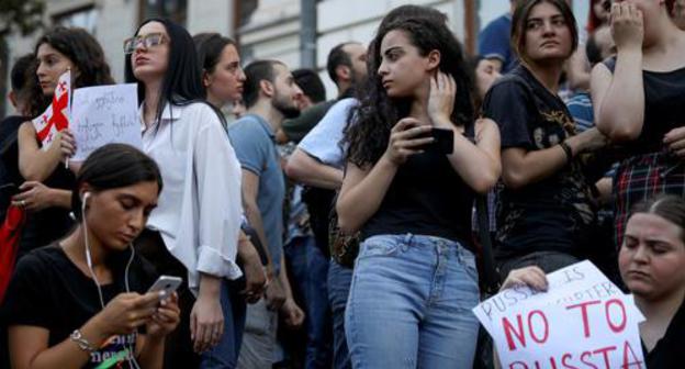 Protesters in Tbilisi. June 21, 2019. Photo: REUTERS/Marika Kochiashvili Protesters in Tbilisi. June 21, 2019. Photo: REUTERS/Marika Kochiashvili