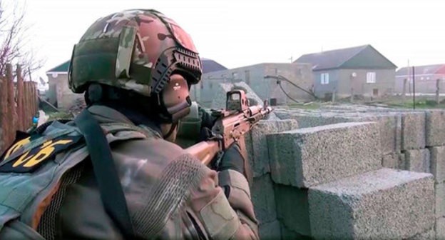 An FSB officer. Photo by the press service of the National Antiterrorism Committee http://nac.gov.ru/terrorizmu-net/v-hasavyurtovskom-rayone-respubliki-dagestan-zaderzhan-chlen.html An FSB officer. Photo by the press service of the National Antiterrorism Committee http://nac.gov.ru/terrorizmu-net/v-hasavyurtovskom-rayone-respubliki-dagestan-zaderzhan-chlen.html
