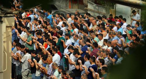 Believers during a prayer in the yard of Meshedi Dadash Mosque in Maku. Photo by Aziz Karimov for the "Caucasian Knot" Believers during a prayer in the yard of Meshedi Dadash Mosque in Maku. Photo by Aziz Karimov for the "Caucasian Knot"