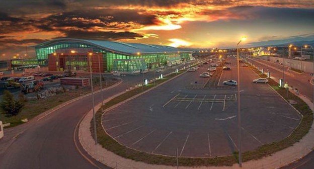 Tbilisi airport. Photo Gmaisuradze15 - https://ru.wikipedia.org/wiki/Тбилиси_(аэропорт)#/media/Файл:Tbilisi_airport_1.jpg Tbilisi airport. Photo Gmaisuradze15 - https://ru.wikipedia.org/wiki/Тбилиси_(аэропорт)#/media/Файл:Tbilisi_airport_1.jpg