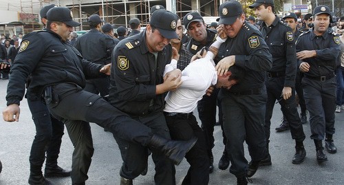 The police detains an activist. Azerbaijan. Photo: REUTERS/David Mdzinarishvili The police detains an activist. Azerbaijan. Photo: REUTERS/David Mdzinarishvili